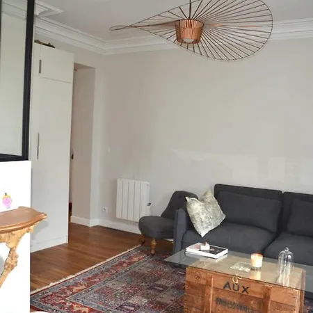 Very Nice 2 Near Montmartre Apartment